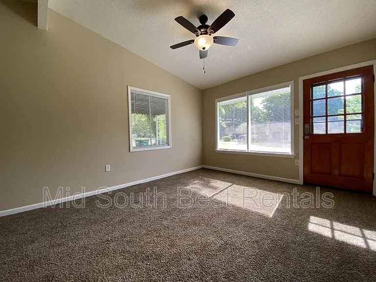 1906 Dennison St — Photo 3