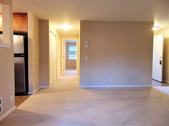 4th image of 2721 NE 195th St APT 4