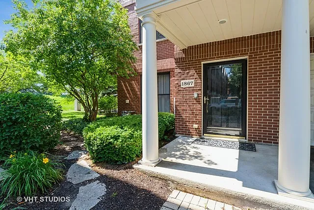 1867 Admiral Ct — Photo 2