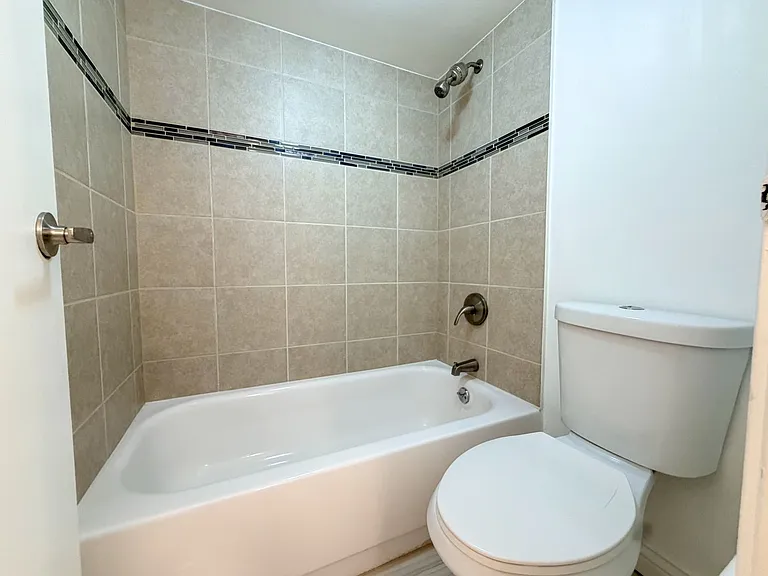 1433 N Williams St #602 — Photo 33