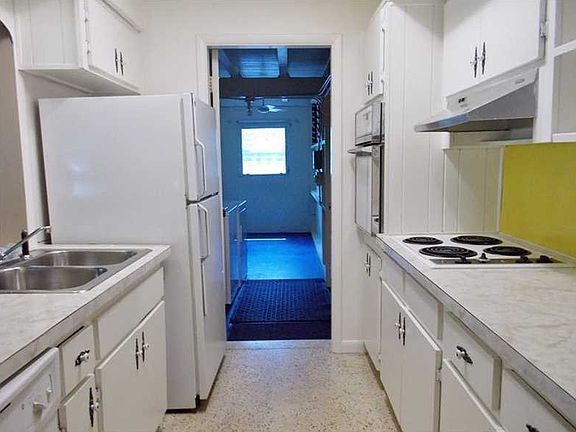 3rd image of 3021 SW 21st Ct