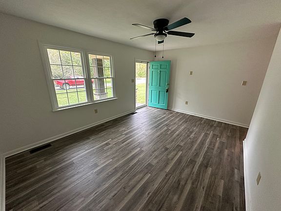 3rd image of 610 Sun Valley Dr