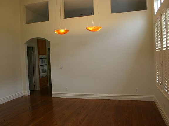 3rd image of 1637 Valley Oaks Dr