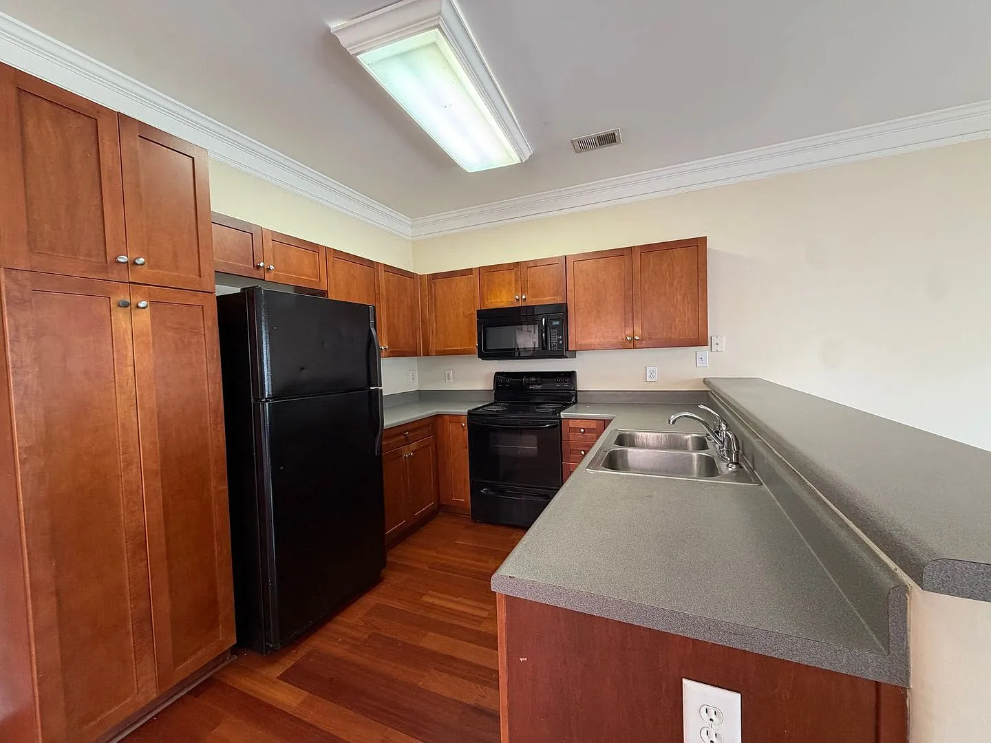 Pre-Leasing For August 6th 2027! — Photo 4