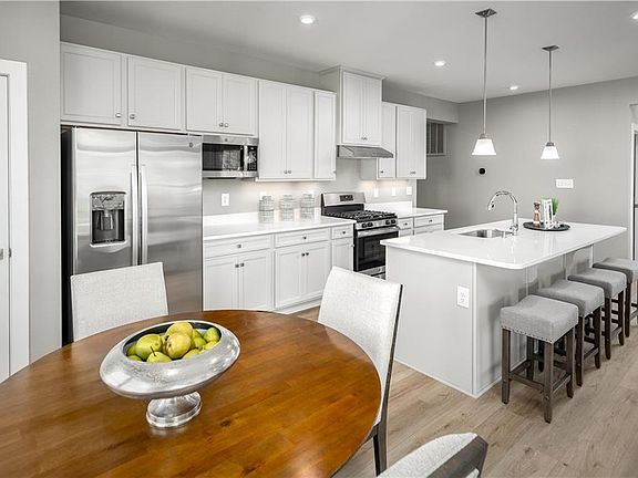 4th image of 431 Tributary Ln