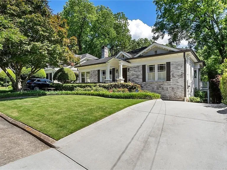 663 Yorkshire Rd NE — Photo 79