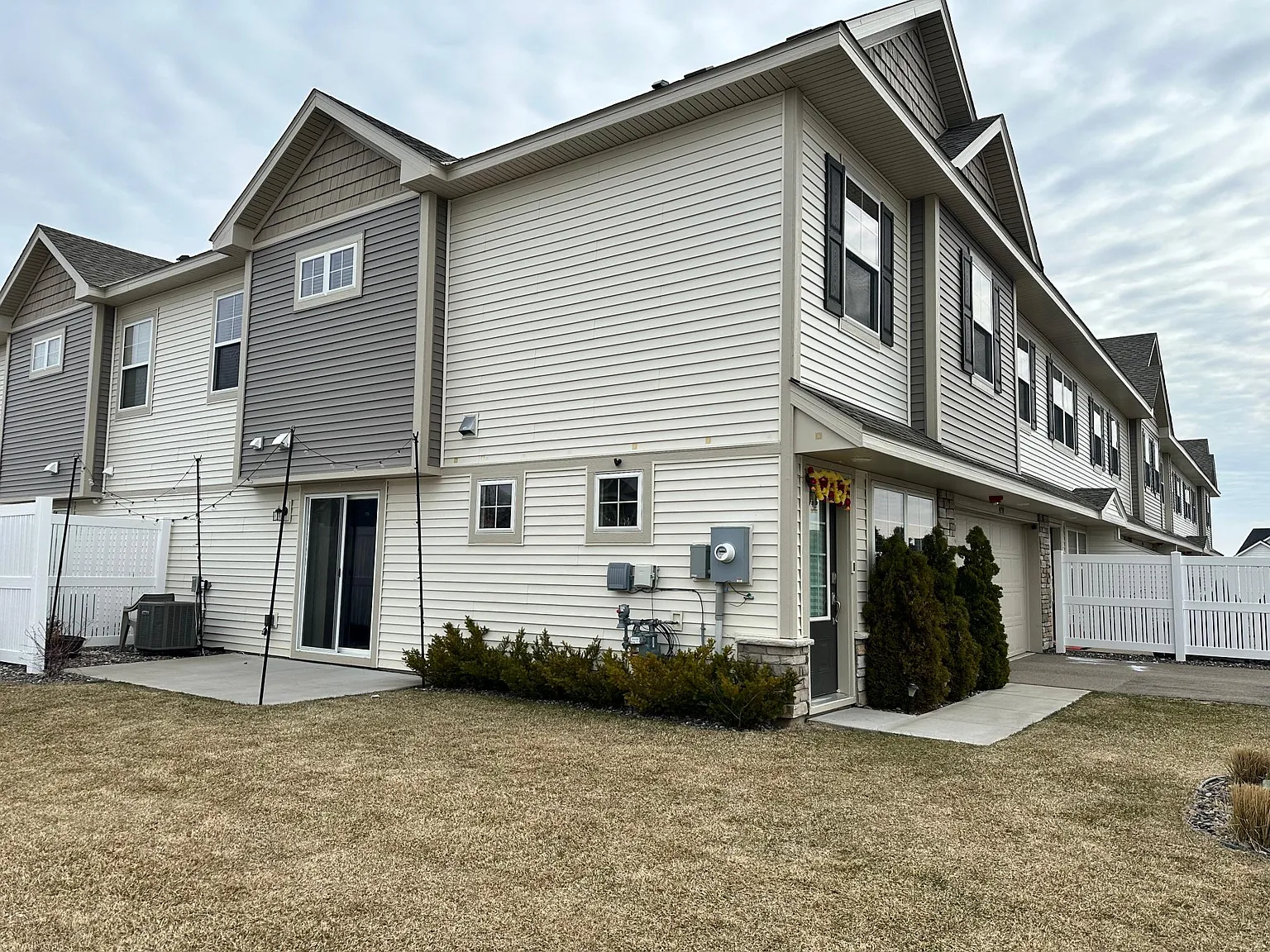3 bed, 1792 sqft, $2,499 — Photo 3