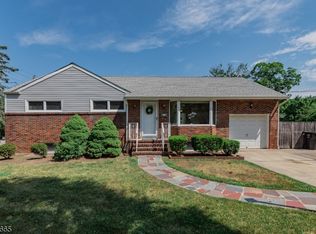 213 Sweet Briar Pl, Paramus, NJ 07652