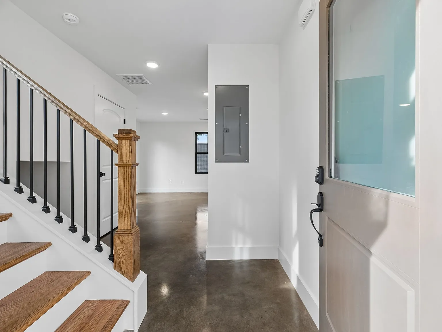 1 bed, 1.5 bath, 658 sqft, $1,699 — Photo 2