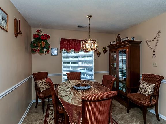 5th image of 7090 Country Walk Dr