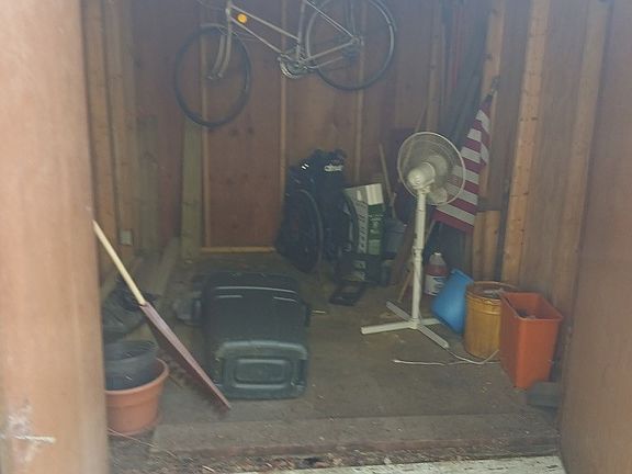 3rd image of 32 Powderhorn Lane