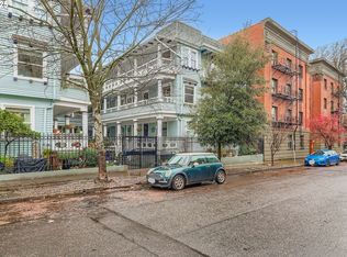 2127 NW Irving St APT 202, Portland, OR 97210