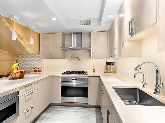 3rd image of 2250 Broadway APT Mg