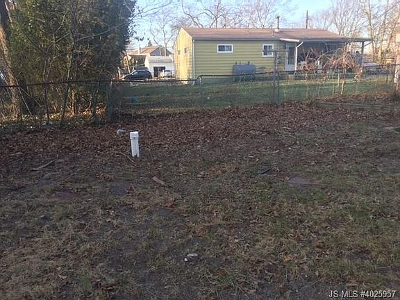 4th image of 327 Stuart Ave