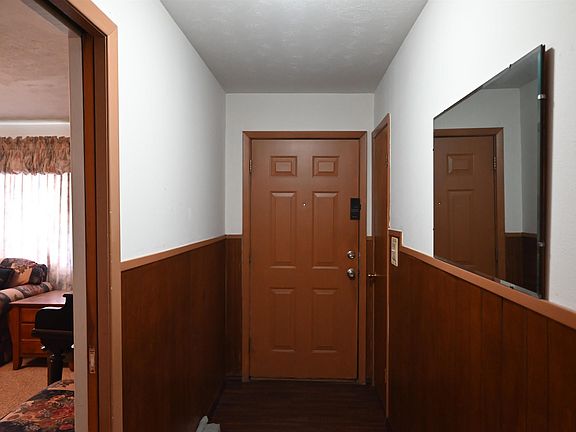 2nd image of 606 S Walnut St