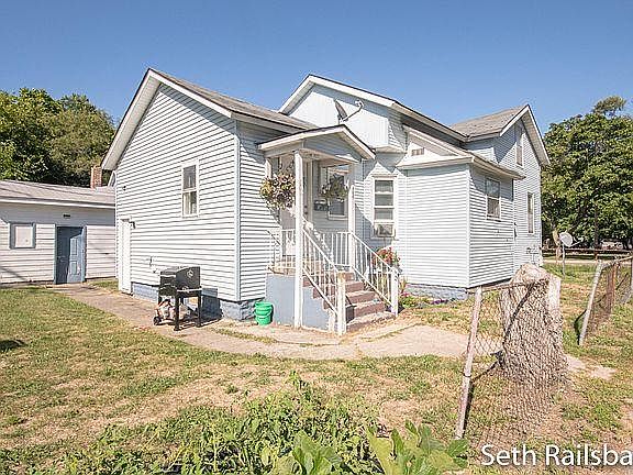 1st image of 460 Orchard Ave #1