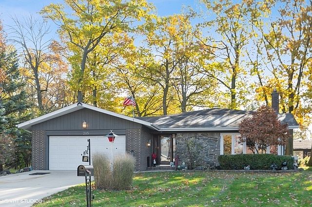1st image of 205 Sherwood Dr