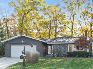 205 Sherwood Dr, Wood Dale, IL 60191