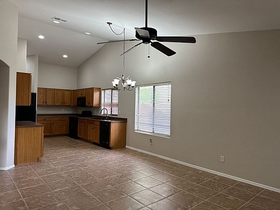 5th image of 1653 E Wildhorse Pl