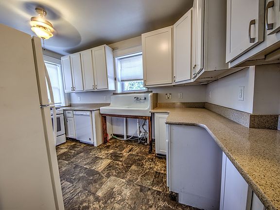 4th image of 5231 S Grand Blvd #1F