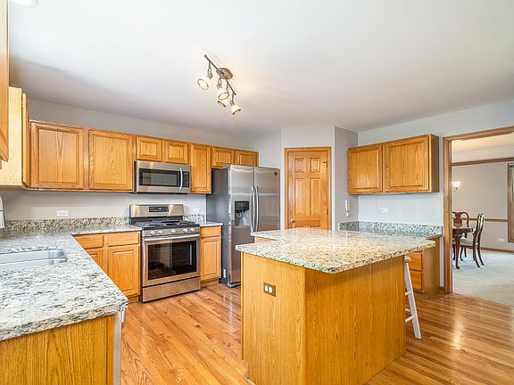 4th image of 2350 Waterbury Cir