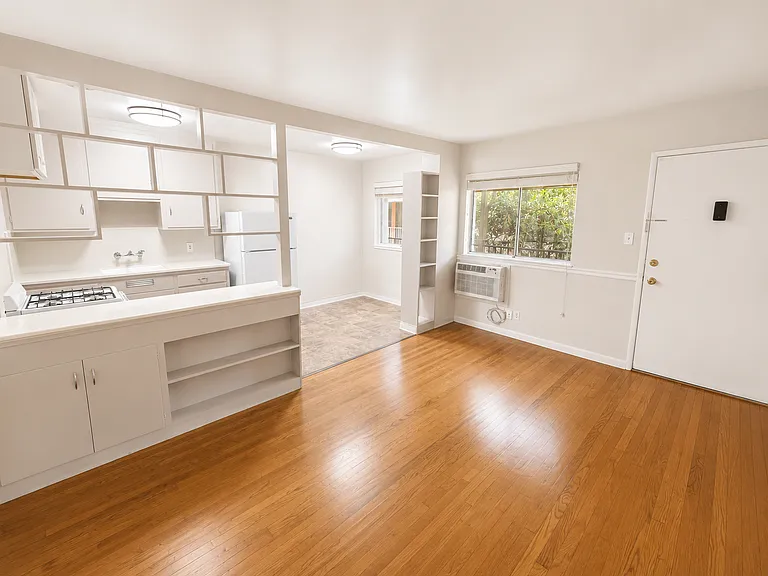 Fort Sutter Manor, Classic Midtown Living! — Photo 27