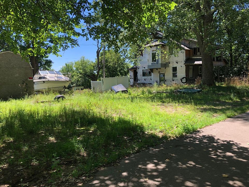 2nd image of 2334 Lincoln St