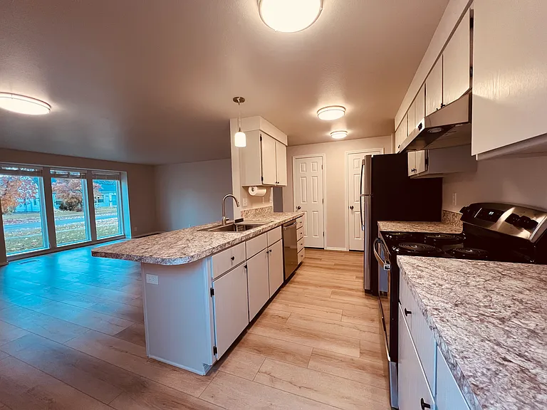 2515 W Woodlawn Ave #2515 — Photo 2