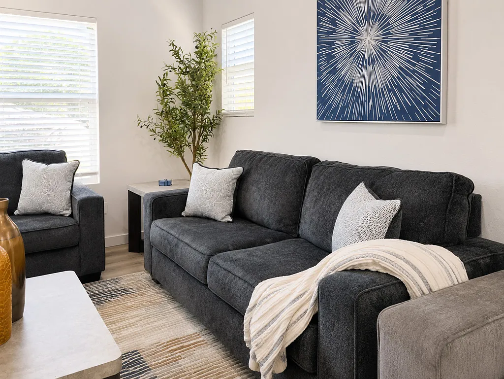 3 bed, 1368 sqft, $3,200 — Photo 3
