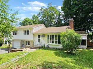 26 Oak Bluff Cir, East Longmeadow, MA 01028