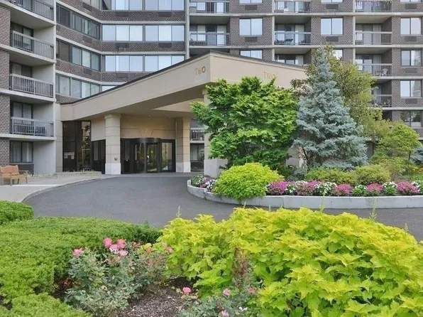 2 Bay Club Drive #6J, Bayside, NY 11360