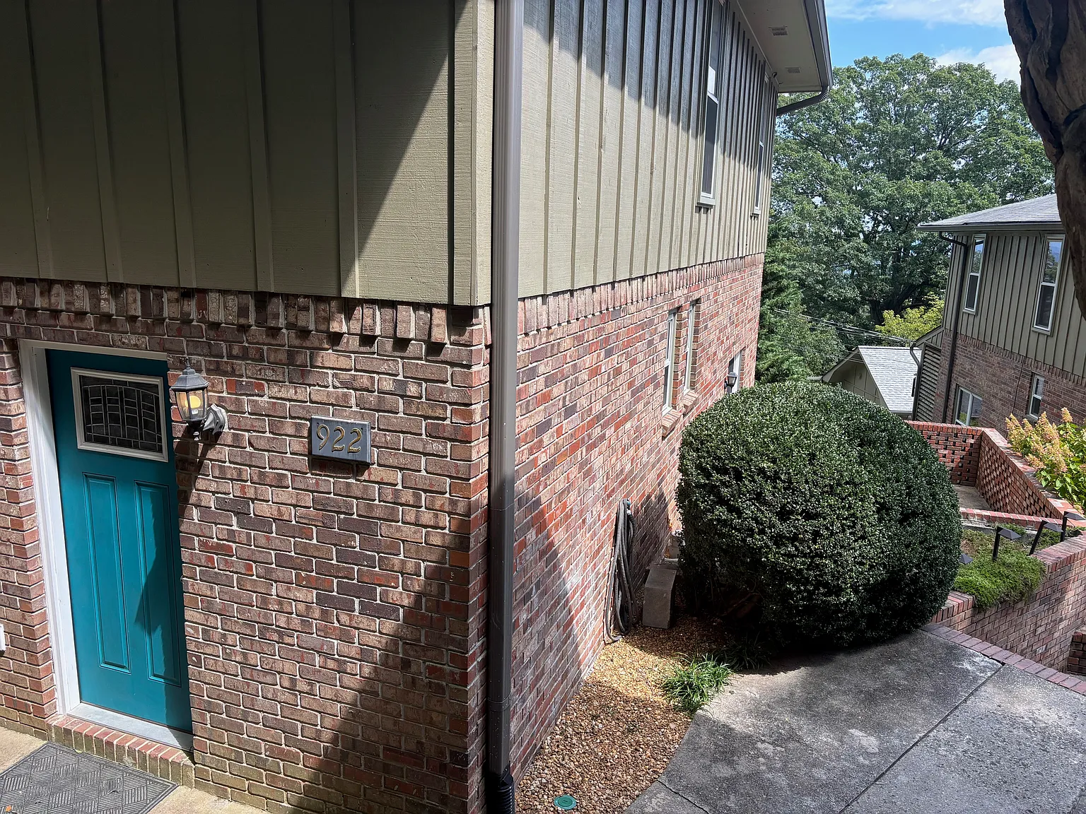 2 bed, 2.5 bath, 1600 sqft, $1,850 — Photo 2