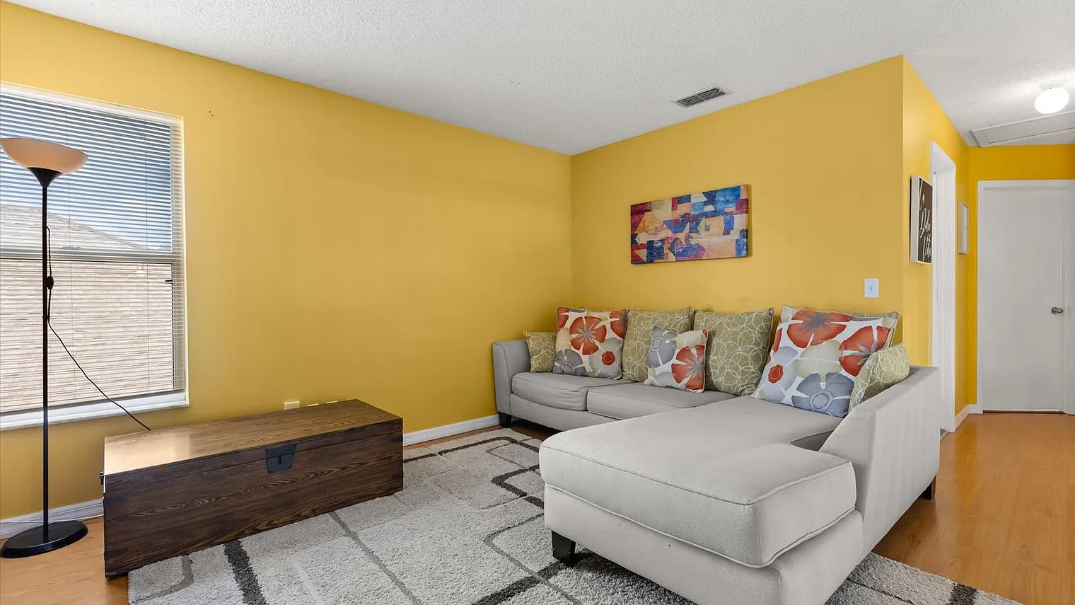 3 bed, 2.0 bath, 1872 sqft, $3,707 — Photo 2
