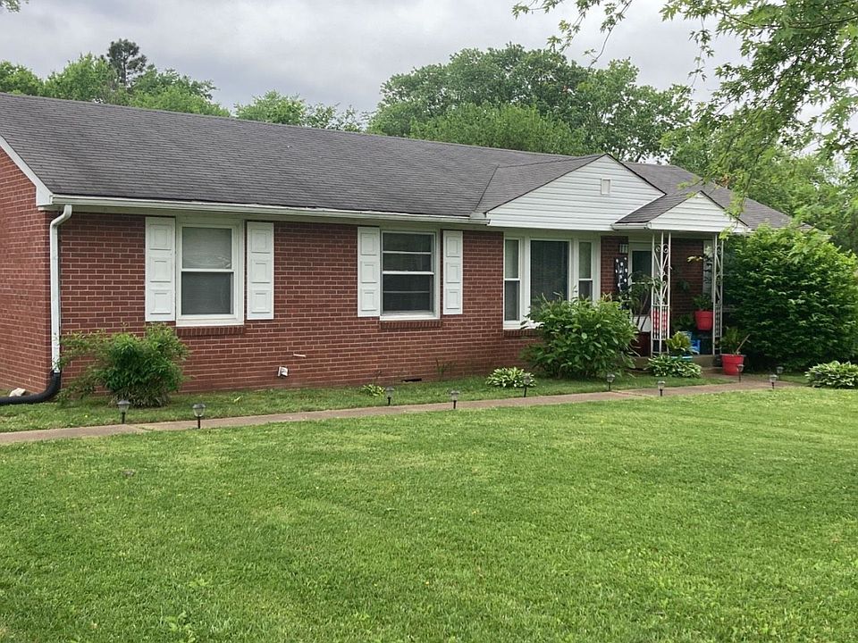1st image of 6 Lexington Dr