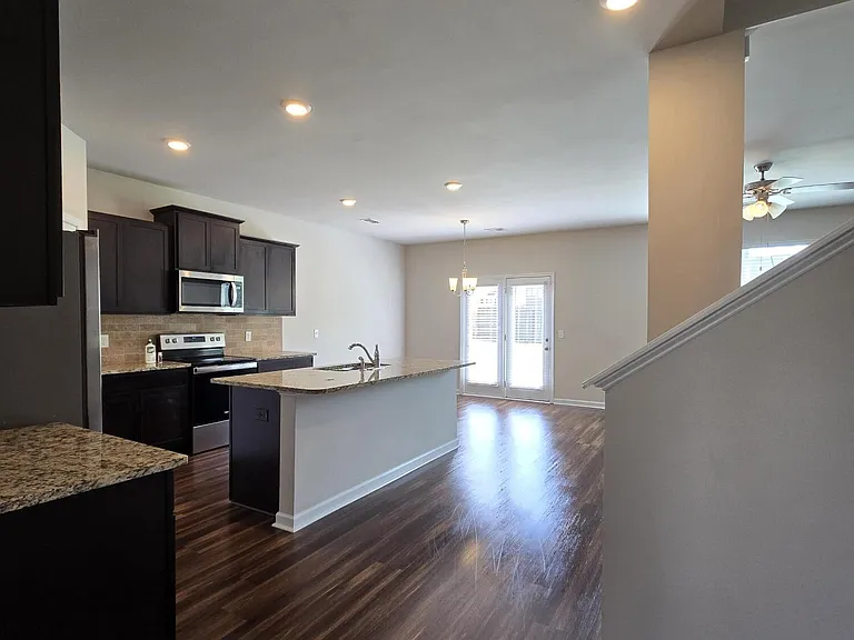 3056 Pepperhill Dr — Photo 5