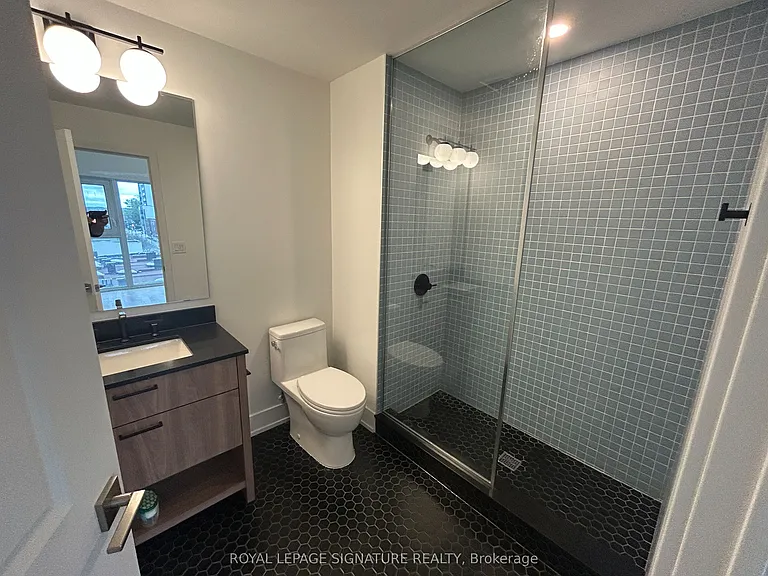 206 King St W #501 — Photo 12