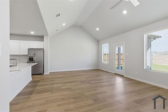 1st image of 637 Sierra Rdg