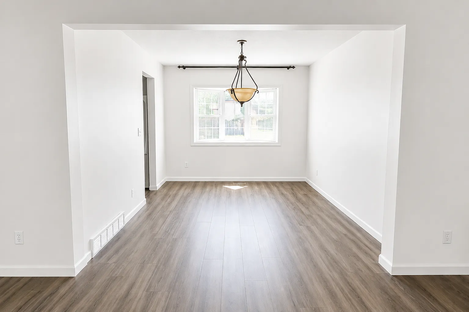 4 bed, 2.5 bath, 2821 sqft, $3,499 — Photo 4
