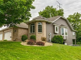 3027 Highpointe Curv, Roseville, MN 55113