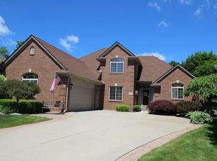 39369 Canterbury Dr, Harrison Township, MI 48045