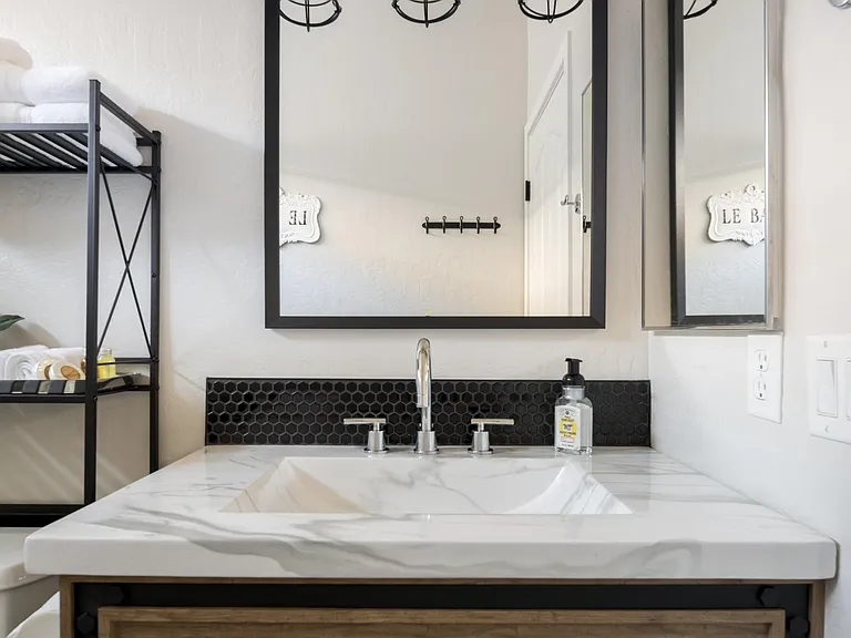 Fully remodeled bath upstairs