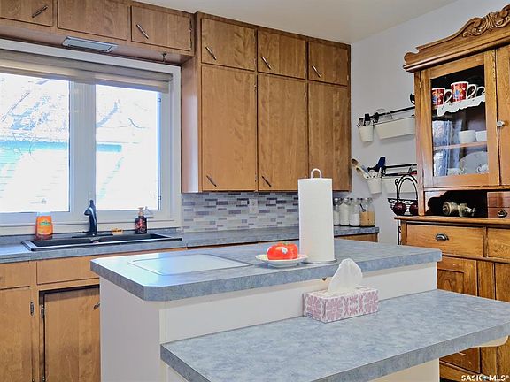 5th image of 102 2nd Ave E