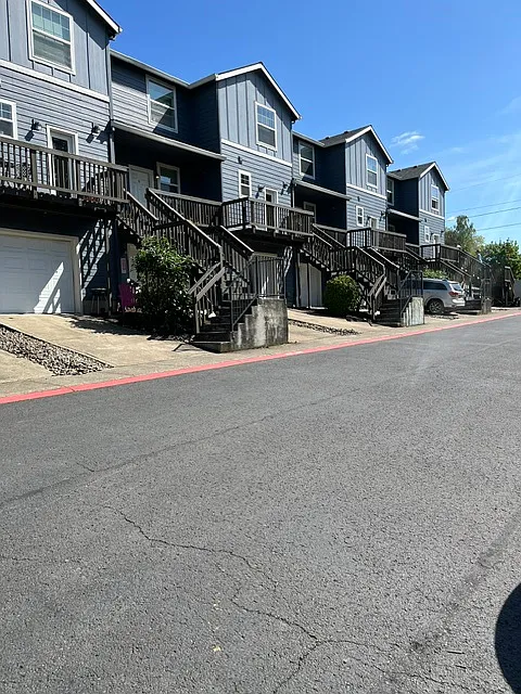 3 bed, 1.5 bath, 1193 sqft, $2,150 — Photo 3