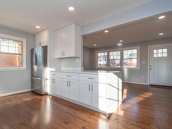 3rd image of 8313 Donoghue Dr
