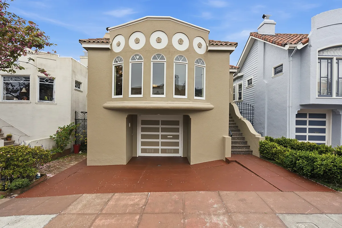 Building Photo - 2317 Cecilia Ave