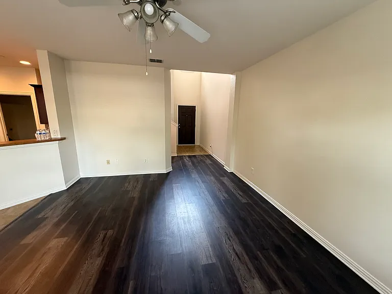 8732 Manhattan Ave — Photo 11