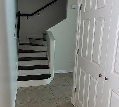 2nd image of 557 W Jefferson St #B