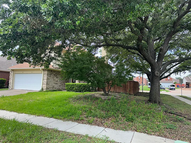 1841 Bachman Ct — Photo 2