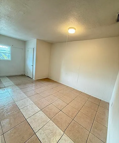 327 Silver Beach Rd #3 — Photo 5