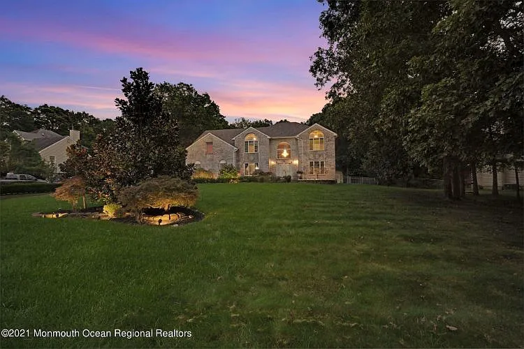 33 Overlook Dr photo 1